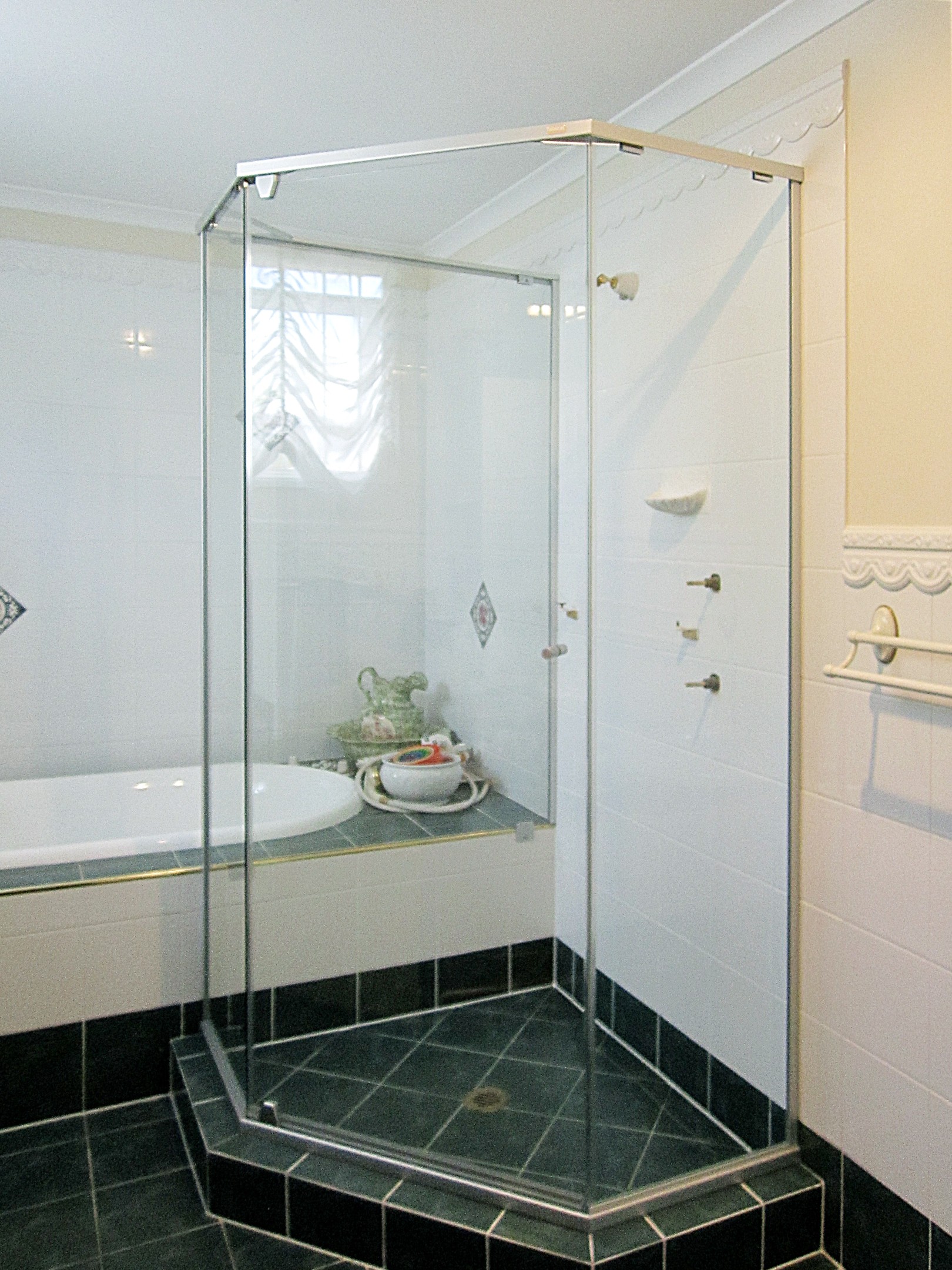 135 Degree Semi-Frameless Shower Screen